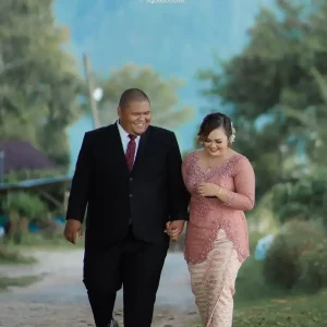 sunasio foto studio siantar engagement3.webp